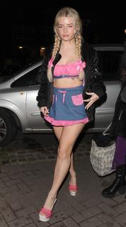 Lottie Moss feet photo thumbnail