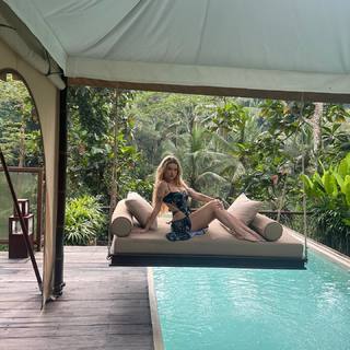 Lottie Moss feet photo thumbnail