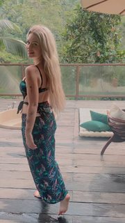 Lottie Moss feet photo thumbnail