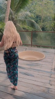 Lottie Moss feet photo thumbnail