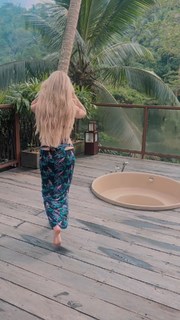 Lottie Moss feet photo thumbnail