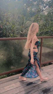 Lottie Moss feet photo thumbnail