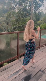 Lottie Moss feet photo thumbnail