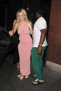 Lottie Moss feet photo thumbnail