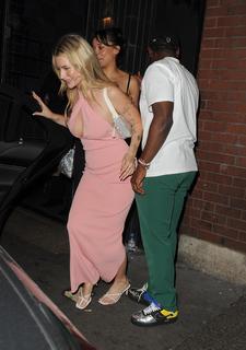 Lottie Moss feet photo thumbnail