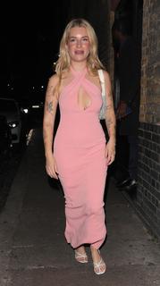 Lottie Moss feet photo thumbnail