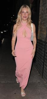 Lottie Moss feet photo thumbnail