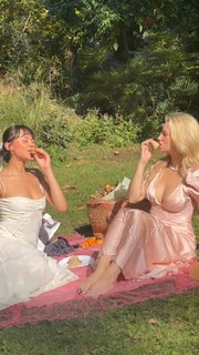 Lottie Moss feet photo thumbnail