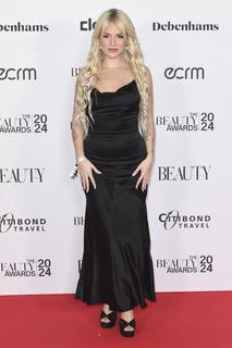 Lottie Moss feet photo thumbnail