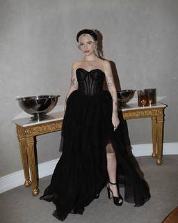 Lottie Moss feet photo thumbnail