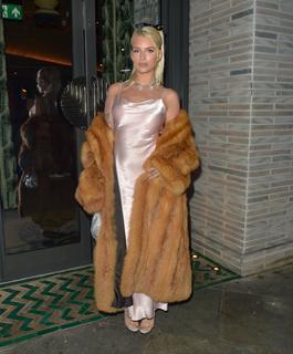 Lottie Moss feet photo thumbnail