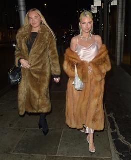 Lottie Moss feet photo thumbnail