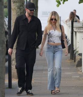 Lottie Moss feet photo thumbnail