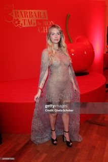 Lottie Moss feet photo 12