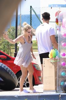 Lottie Moss feet photo 3