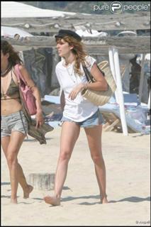 Lou Doillon feet photo 8