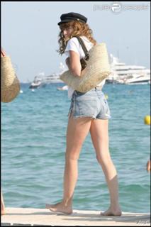 Lou Doillon feet photo 7