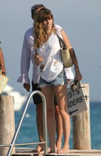 Lou Doillon feet photo 5
