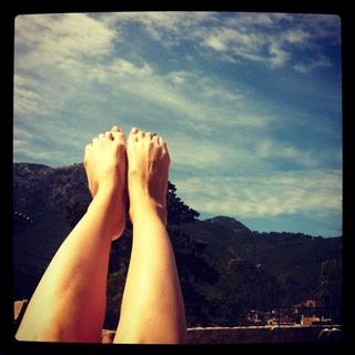 Lou Doillon feet photo 6
