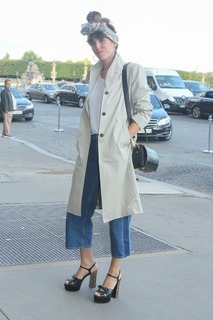 Lou Doillon feet photo 9