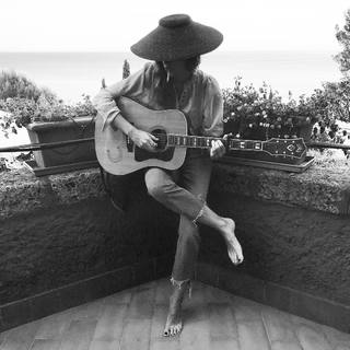 Lou Doillon feet photo 5