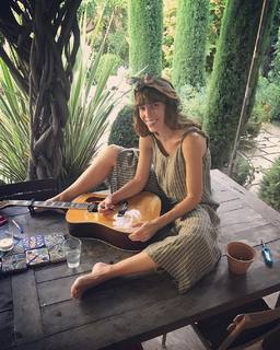 Lou Doillon feet photo 18