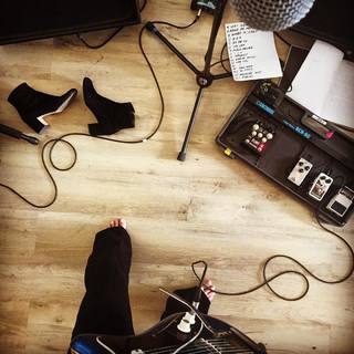 Lou Doillon feet photo 8