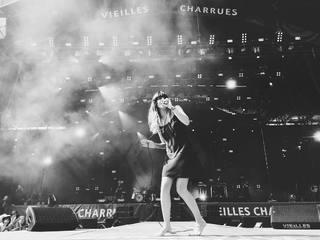 Lou Doillon feet photo 16
