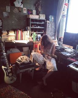 Lou Doillon feet photo 5