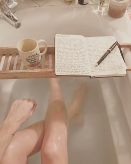 Lou Doillon feet photo 3