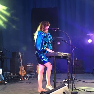Lou Doillon feet photo 1