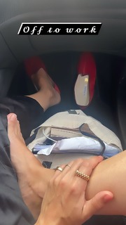 Lou Doillon feet photo 8