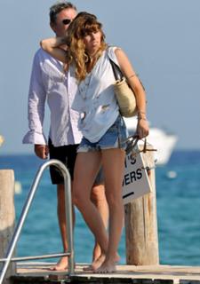 Lou Doillon feet photo 16
