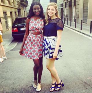 Louane Emera feet photo thumbnail