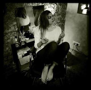 Louane Emera feet photo thumbnail