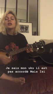 Louane Emera feet photo thumbnail