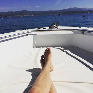 Louane Emera feet photo thumbnail