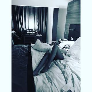 Louane Emera feet photo thumbnail