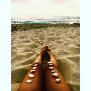 Louane Emera feet photo thumbnail