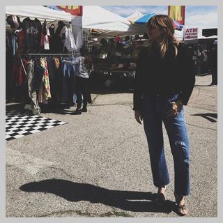 Louane Emera feet photo thumbnail