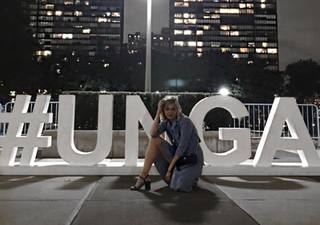 Louane Emera feet photo thumbnail