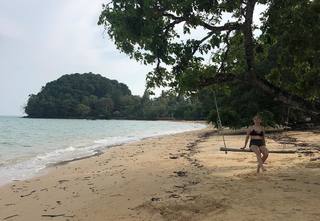 Louane Emera feet photo thumbnail