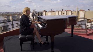 Louane Emera feet photo thumbnail