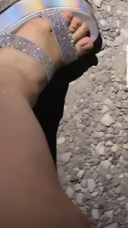 Louane Emera feet photo thumbnail