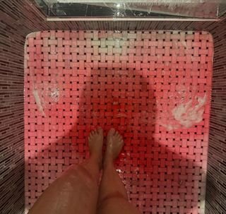 Louane Emera feet photo thumbnail