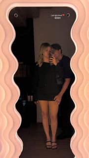 Louane Emera feet photo thumbnail