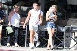 Louisa Johnson feet photo thumbnail