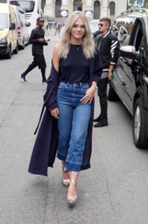 Louisa Johnson feet photo thumbnail