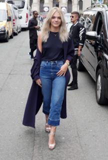 Louisa Johnson feet photo thumbnail