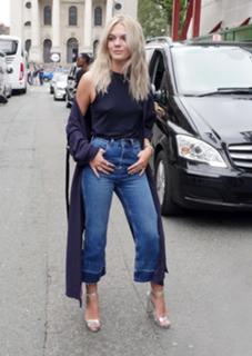 Louisa Johnson feet photo thumbnail